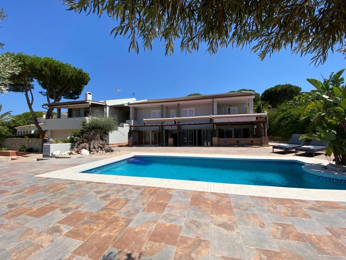 Holiday home Detached House, 2 Bedrooms, Private Garden, Pool *